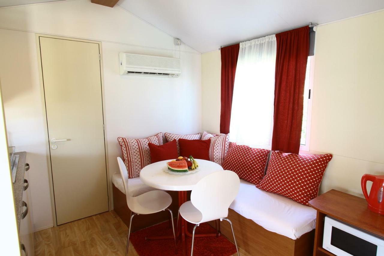Apartments Pipi Пакоштане Екстер'єр фото